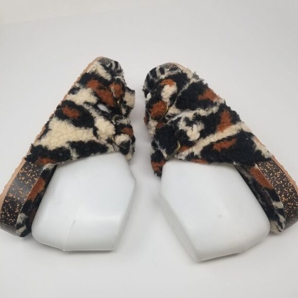 NWOT CUTE FURRY LEOPARD PRINT SANDALS WITH BUCKLES. MULTIPLE SIZES. - Picture 11 of 16